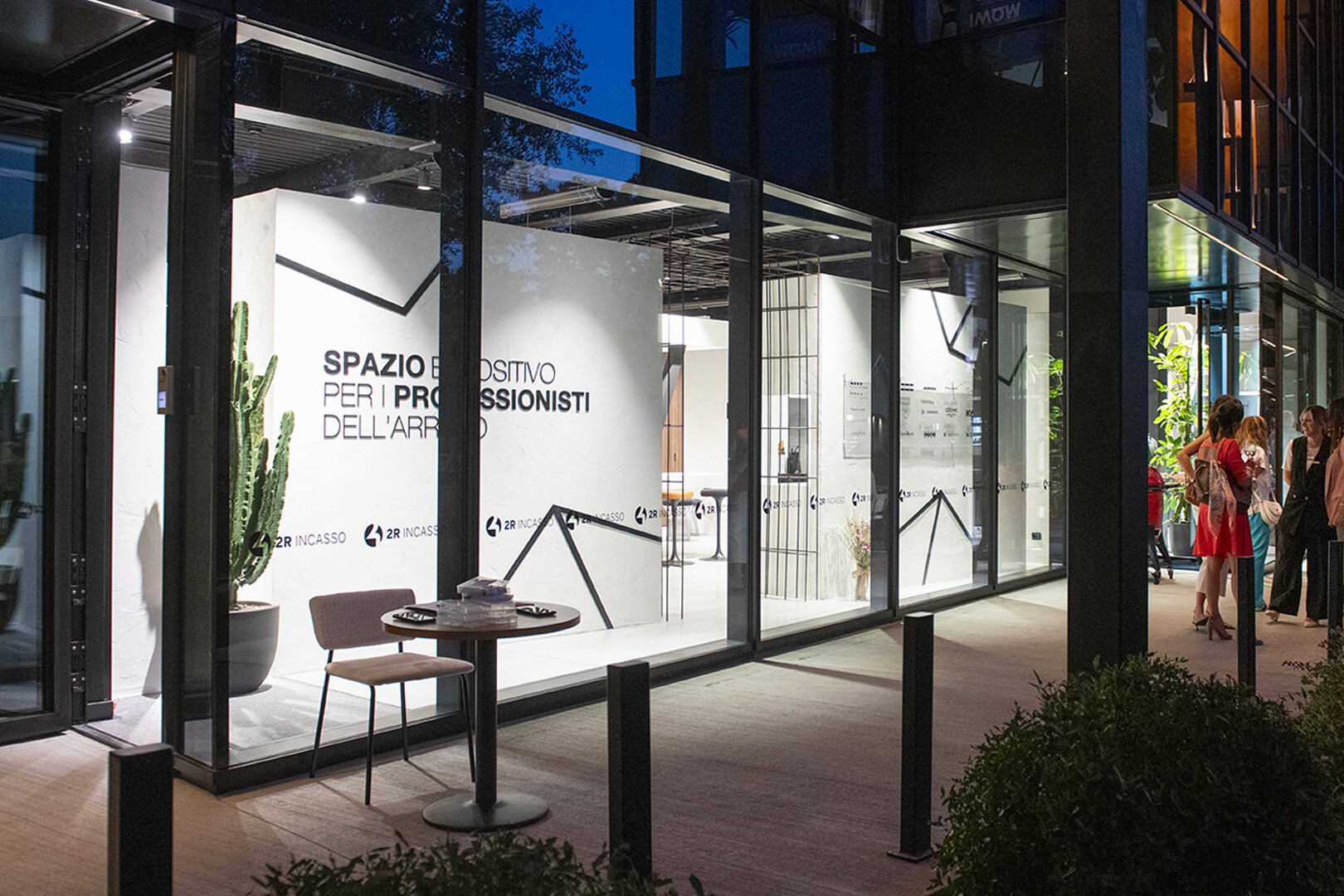 2r inaugurazione showroom